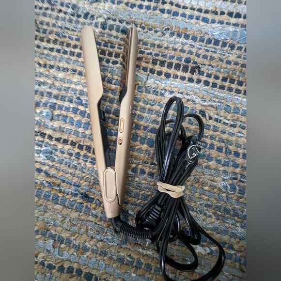 Almost Famous 1" MaxLength Flat Iron with Gold Titanium Plates Heats Up Super F - Picture 2 of 5